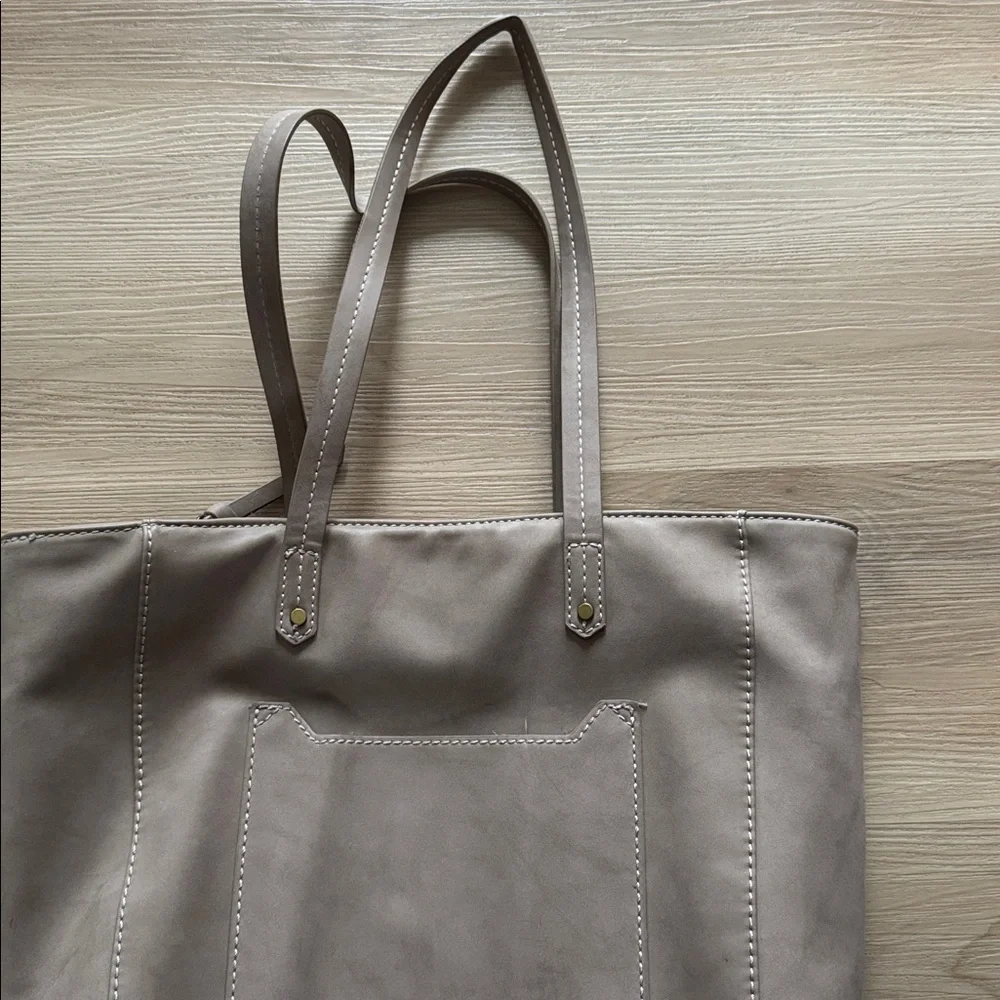 Universal Thread Tote - Picture 2 of 7